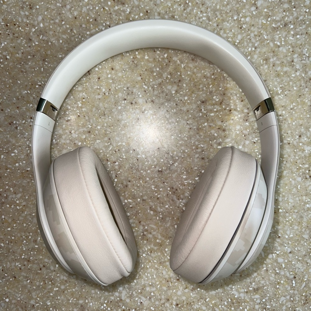 BEATS STUDIO3 HEADPHONES CAMO SAND DUNE